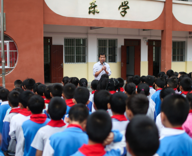 优质师资向乡村学校薄弱学校流动有效缓解师资短缺情况 优质师资向乡村学校薄弱学校流动有效缓解师资短缺情况